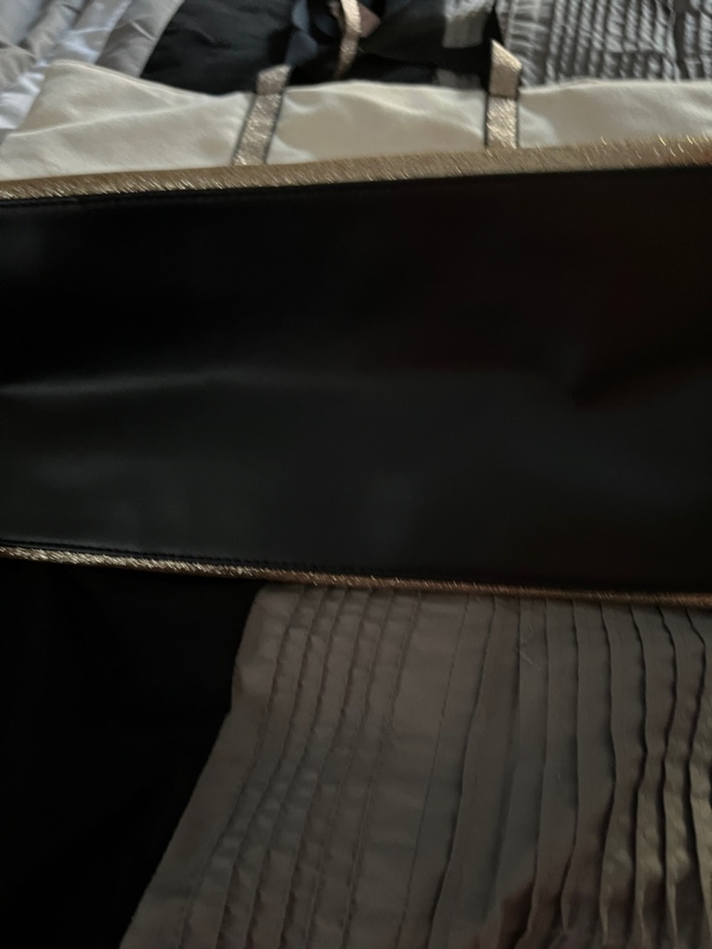 Victoria's Secret White Tote with Gold Glitter Trim - Picture 4 of 7